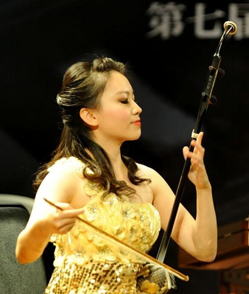 钟情国乐 梦萦二胡 文/魏纯明 诗评 王开利(图5)