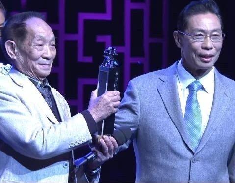连云区星火诗社243期微刊《沉痛悼念水稻之父一袁隆平》(图16)