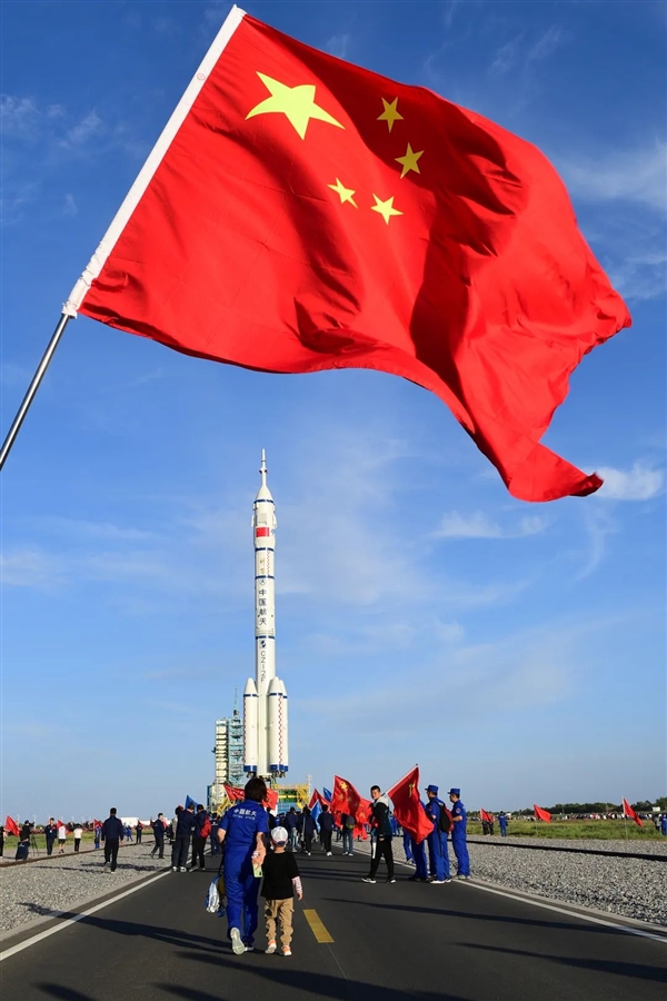神舟十二号发射圆满成功 文‖罗明盛（图3）
