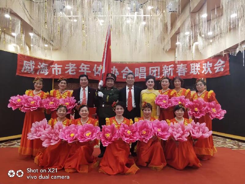 2021年7月1日庆祝建党百年华诞，我在威海市老年大学合唱团与老年体协团参加了多场文艺演出。文/编辑/制作：孙秀梅（图9）