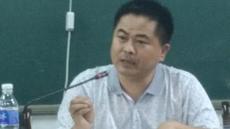 长明朗诵当代资深诗人、作家谢文峰作品《让镰刀铁锤的星火锻造我的生命的理想》(图2)