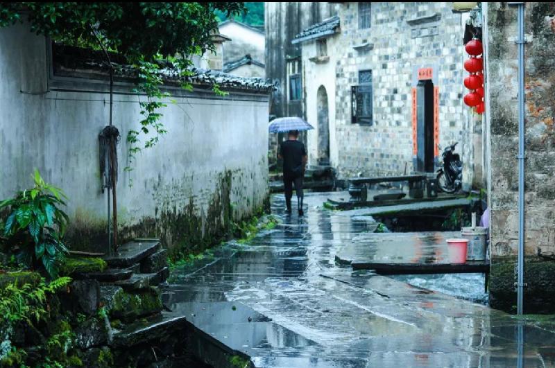 【新诗大观】我喜欢雨季||文/最美的时光(图2)