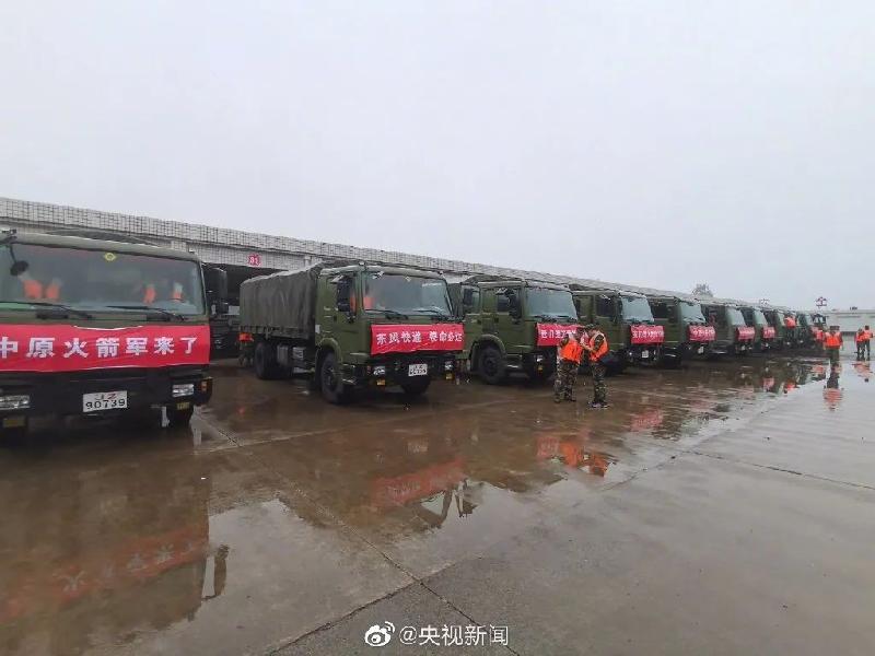 我們生長在愛的國度… ——鄭州抗洪感懷 文 / 靠石坡 主播/静若繁花(图3)
