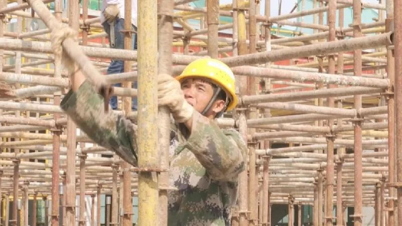 七律•酷暑奈何建筑工（新韵）文/翟建升（图3）