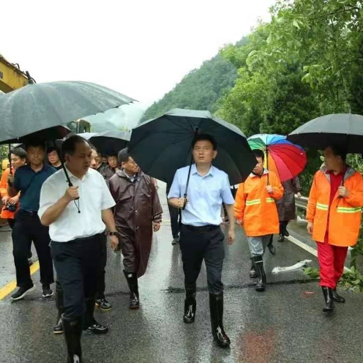 《商洛先锋》向奋战在商洛“7.22”抗洪救灾一线的人们致敬:作者/刘福明(陕西商洛)(图2)