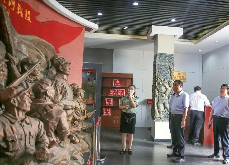 【赓续红色血脉 不忘初心使命】:聊城市技师学院党委书记张连臣参观刘邓大军渡河指挥部旧址(图3)