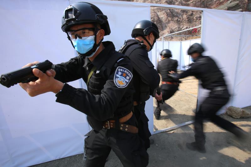 刘路平朗诵《我的巡特警好兄弟》作者/周峰(图4)