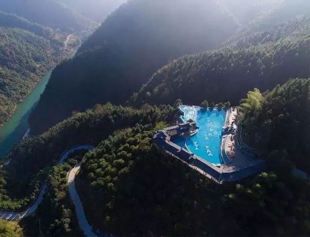 严峻诗歌《鹤岗抒情》欣赏金牌主播静远沐达情怀虹诵读编辑宋梅【中国长江文学社】有声文学平台第2629期(图8)