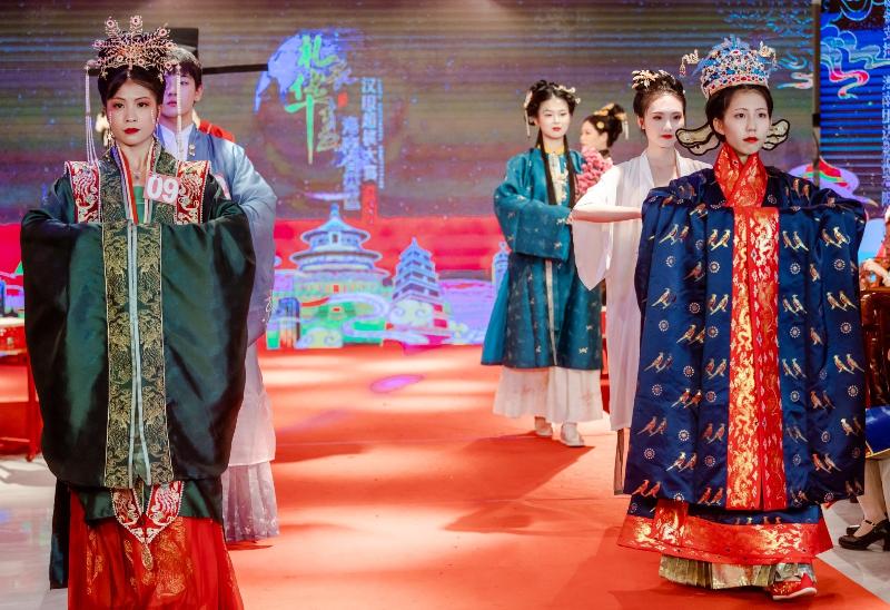 汉服超模大赛,海南赛区《汉服》作者:王石白雨 京津沪头条文学平台发布(图2)