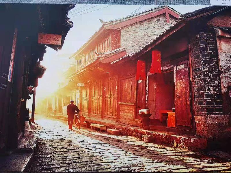 李红芬老师倾情演绎自创作品：记忆中的古城——观唐新华丽江古城摄影展｜海外头条（图7）
