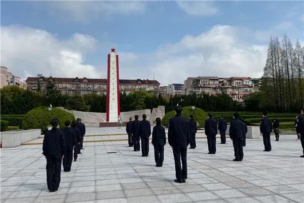 文溪老师倾情演绎周峰老师的作品：英雄祭｜海外头条（图3）
