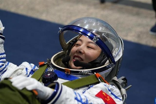 中外诗友诗贺神舟十三号载人飞船发射成功(接龙体)《粤海雅韵》编辑部 京津沪头条(图9)