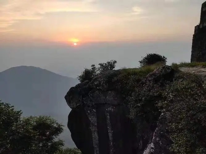 现代诗 ·黄山情思（三山五岳组诗十首）作者吴仰生｜海外头条（图9）