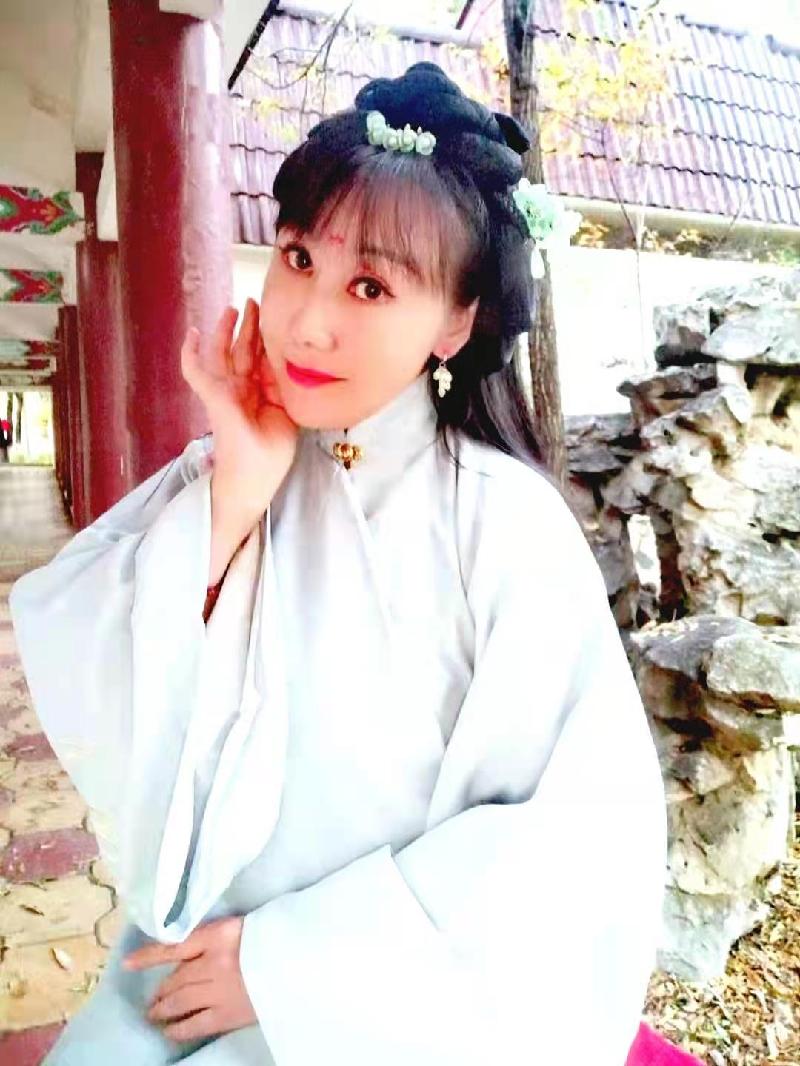 中华古韵社·古韵新声:中国诗人·崔纭溪·秋兴古装游(外一首)海外头条(图3)
