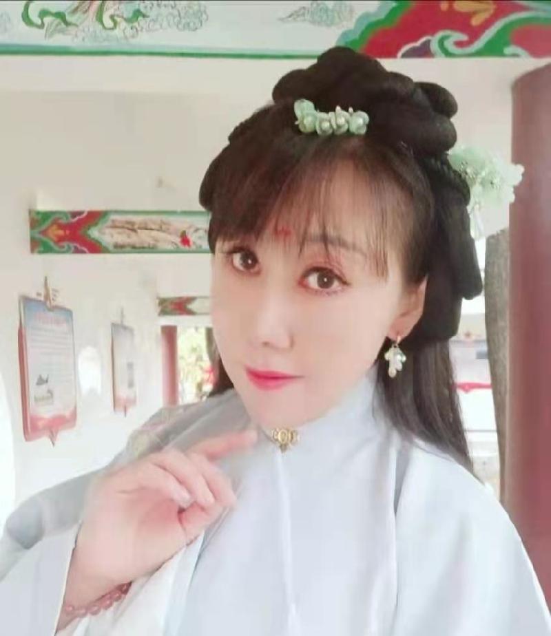 中华古韵社·古韵新声:中国诗人·崔纭溪·秋兴古装游(外一首)海外头条(图2)
