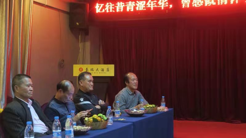 同学聚会感怀（七绝诗三首）文/翰墨拾遗（图2）