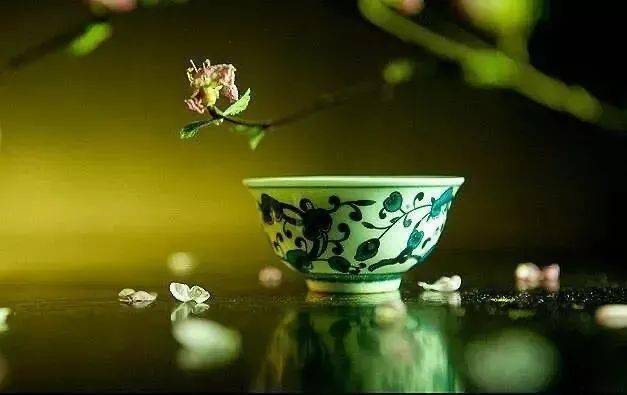 晚晴老师倾情演绎江花老师的作品:温壶老酒话冬韵|荷兰总社|海外头条(图2)