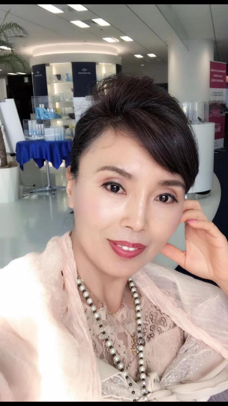 朗诵视频:(日本)静月晴美老师倾情演绎火凤凰(海外)的作品:爱的憧憬|海外头条(图5)