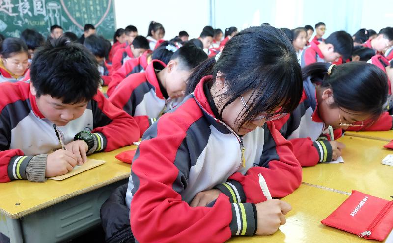 河南鲁山：上海海关“科技筑梦 快乐成长”教学走进校园（图2）