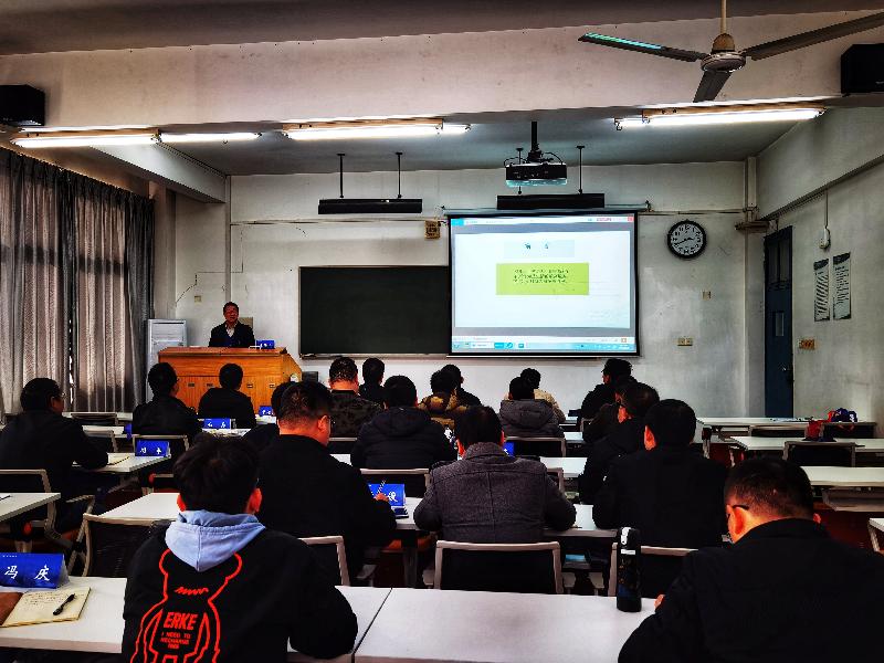 李景中在华中科技大学为上市公司高管授课(图2)