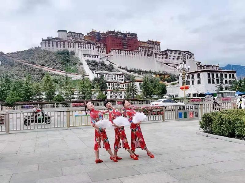 国家一级播音员刘凤英朗诵莲作品《溪谷人,在拉萨》(图4)