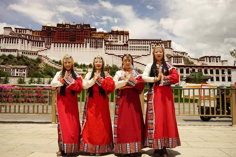 国家一级播音员刘凤英朗诵莲作品《溪谷人,在拉萨》(图3)