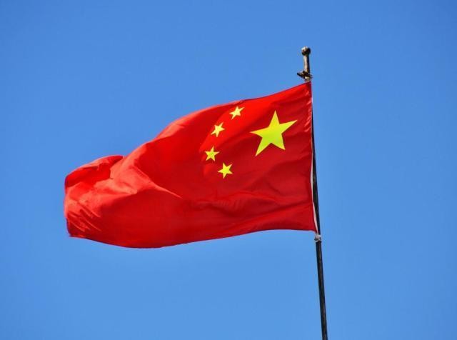 严美平诗歌《当五星红旗升起》欣赏,编辑:宋梅【中国长江文学社】有声文学平台第2488(图5)