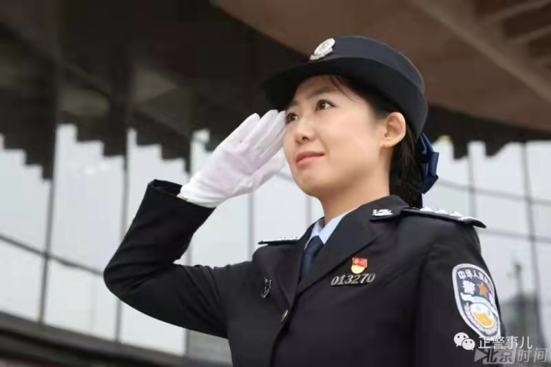 茅耘老师倾情演绎周峰、吴晓路老师的作品：旧墨故纸洇芬芳—致兰台女警｜海外头条（图3）