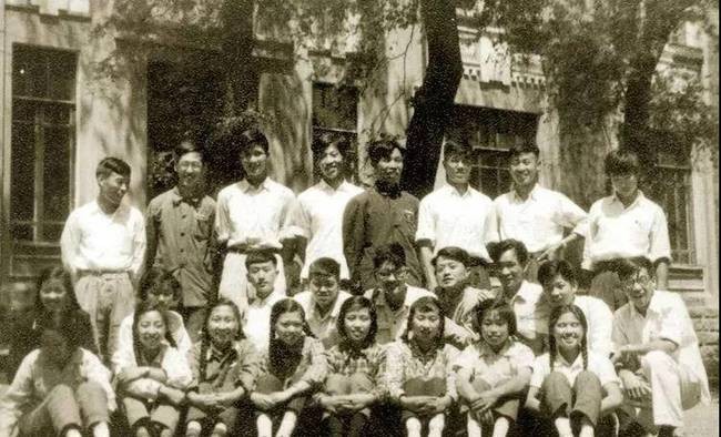 七绝二首·致教师节 文/兰云 京津沪头条文学平台发布