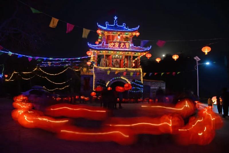 每日一景·井陉美｜核桃园打树花（图2）