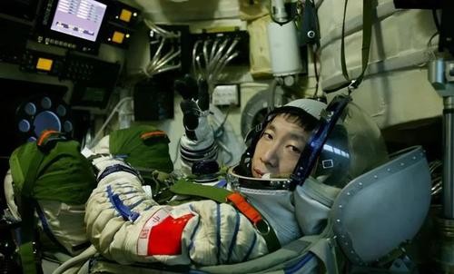 中国航天记事（一）神五飞天（新韵）文/山月（吉林）（图2）