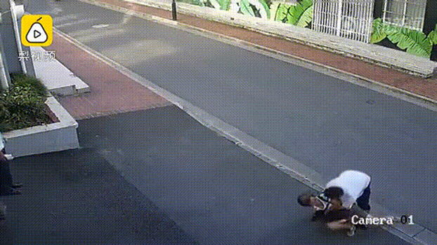 【情感密室】湖南男子当街下跪，真相刺痛所有人:最卑微的父母，养出最残忍的孩子（图5）