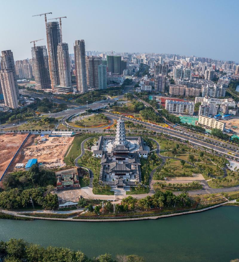 赋诗《瞬间》一首,敬献海南摄影界大咖哲断老师 作者:王石白雨 主播:玉华 京津沪头条(图13)
