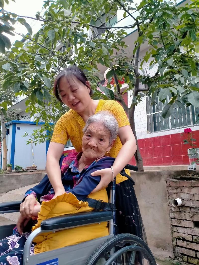 《孝敬篇》兄妹亲娘聚欢颜：文／王科（陕西临潼）（图4）