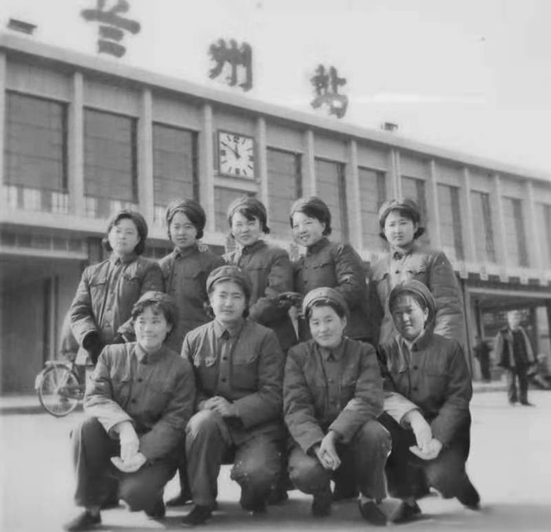 《战友情姐妹恩》军校三年姐妹情 重回故地寻初心：文图／刘钰（甘肃兰州）（图2）