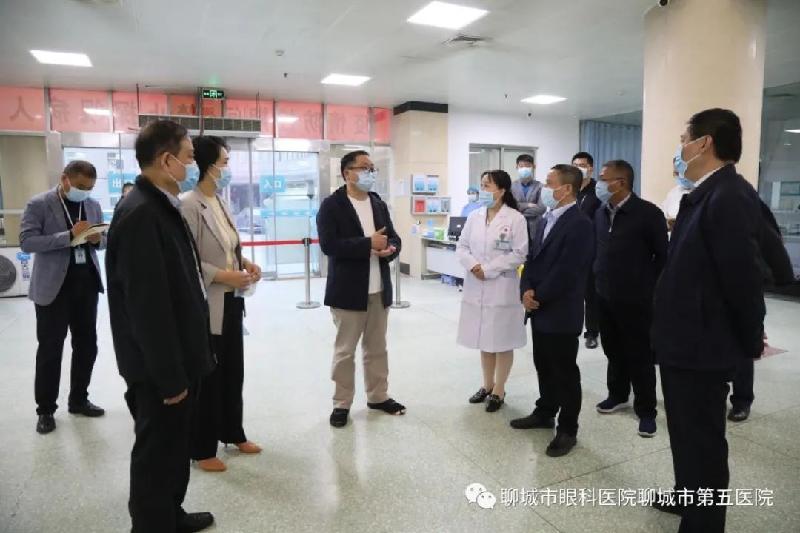 聊城市副市长李强到聊城市眼科医院考察调研(图2)