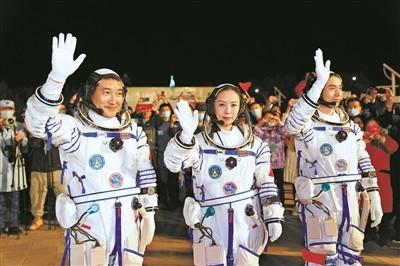 贺神州十三发射成功（七绝二首）文/冬天的梅 京津沪头条（图2）