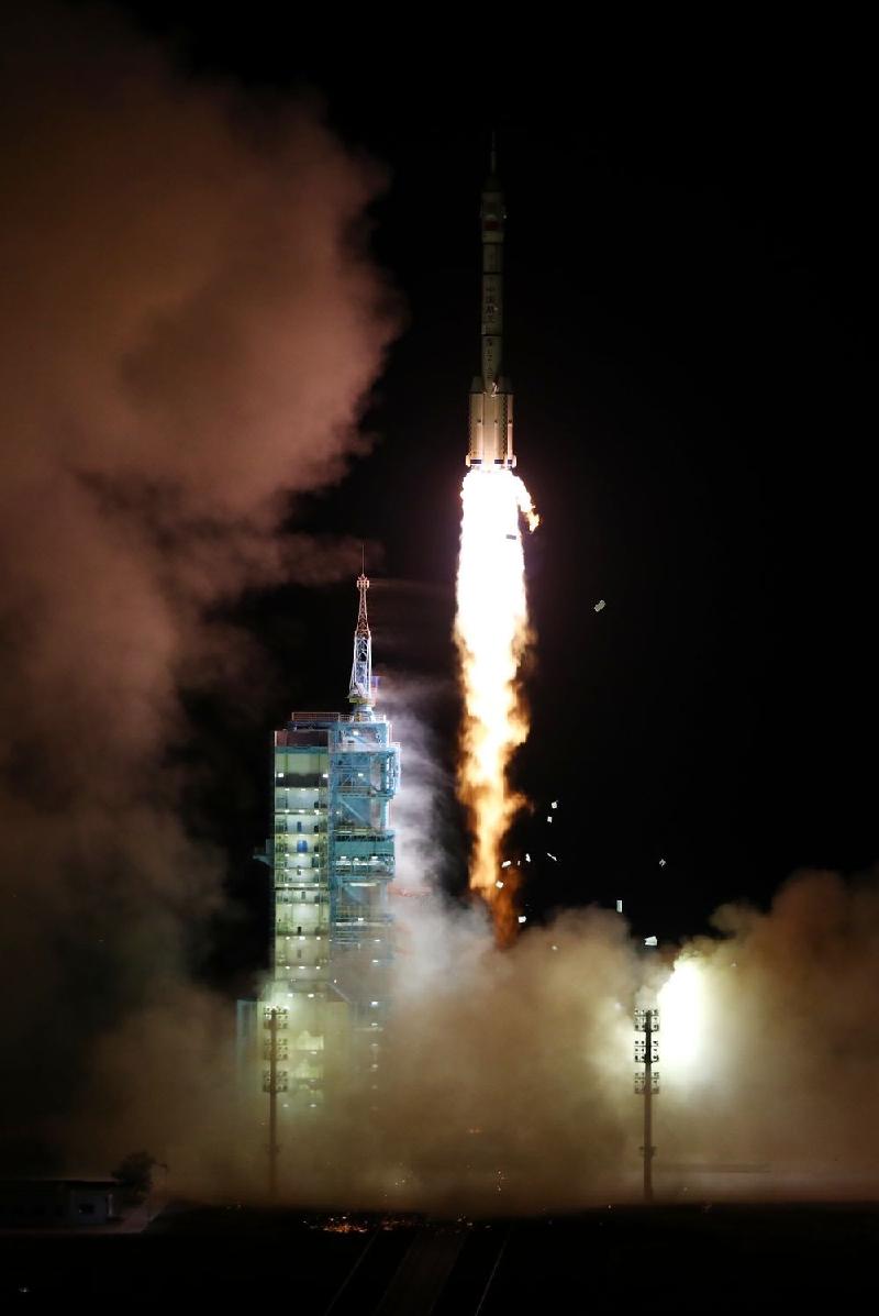 贺神州十三发射成功（七绝二首）文/冬天的梅 京津沪头条