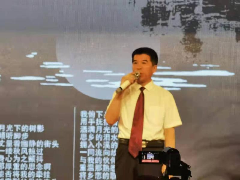 小薇老师倾情演绎缘来是你老师的作品：一弯乡愁｜海外头条（图5）