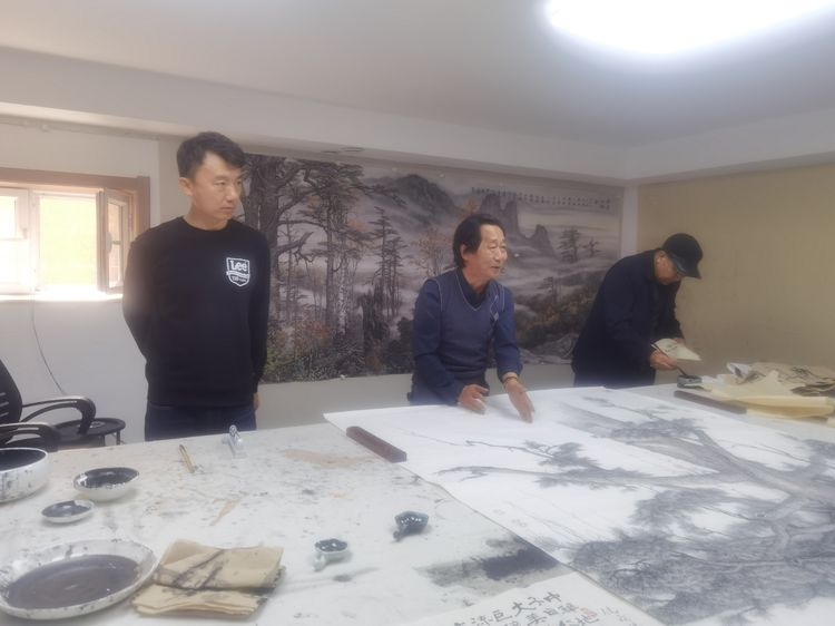 读懂一幅画，遍识大兴安——“墨王”王墨先生新作怦然问世：作者薛永莉｜海外头条（图4）