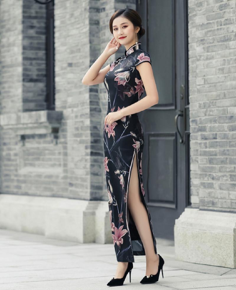 【新诗大观】旗袍,一半光阴绣花,一半绝代风华——摘自诗茶花||诵/文嘉(图8)
