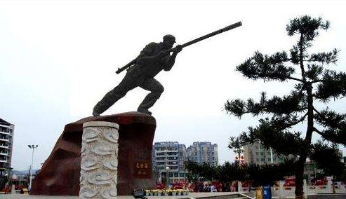 文溪老师倾情演绎周峰老师的作品：请记住英雄的名字｜海外头条（图16）