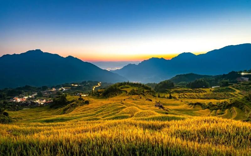 严峻散文诗欣赏,金牌主播尚水诵读,编辑:宋梅【中国长江文学社】有声文学平台第2857期(图9)