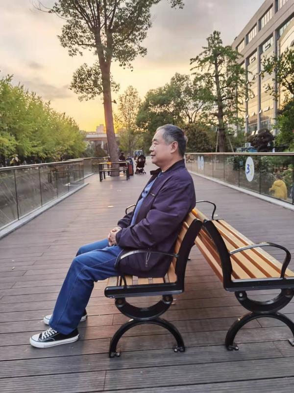 【英国文学】精品随笔《梅园》作者|雨巷-蓝调(中国)、荐稿|邓瑛(德国)(图2)
