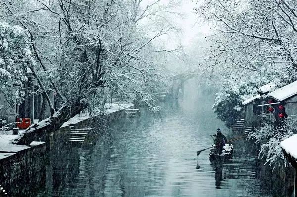 邢志坚诗歌《第一场雪》欣赏,金牌主播山涧红枫诵读编辑:宋梅【中国长江文学社】有声文学平台第2887期(图7)