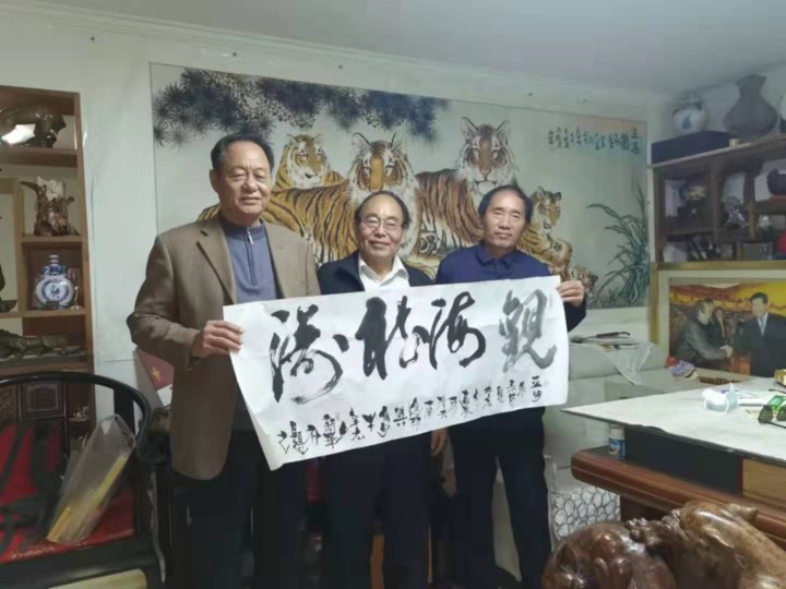 艺术家萧宽画周恩来被选入纪念总理的《特刊》封面（图6）