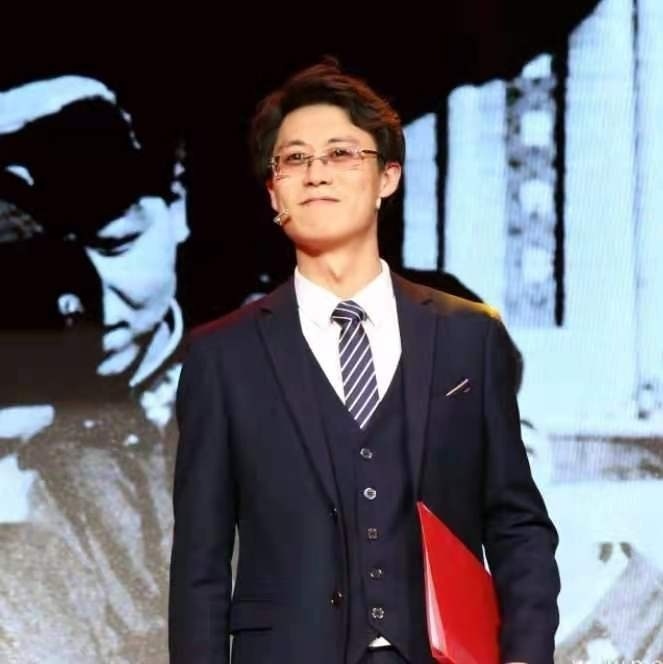辽宁百运娇子朗诵艺术团倾情演绎静水流深的作品：周恩来颂｜海外头条（图17）