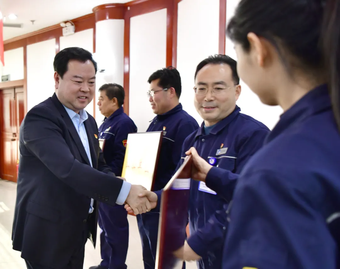 海化集团党委党史学习教育总结暨2022年工作会议强调——同心谱写海化转型跨越高质量发展新篇章(图5)
