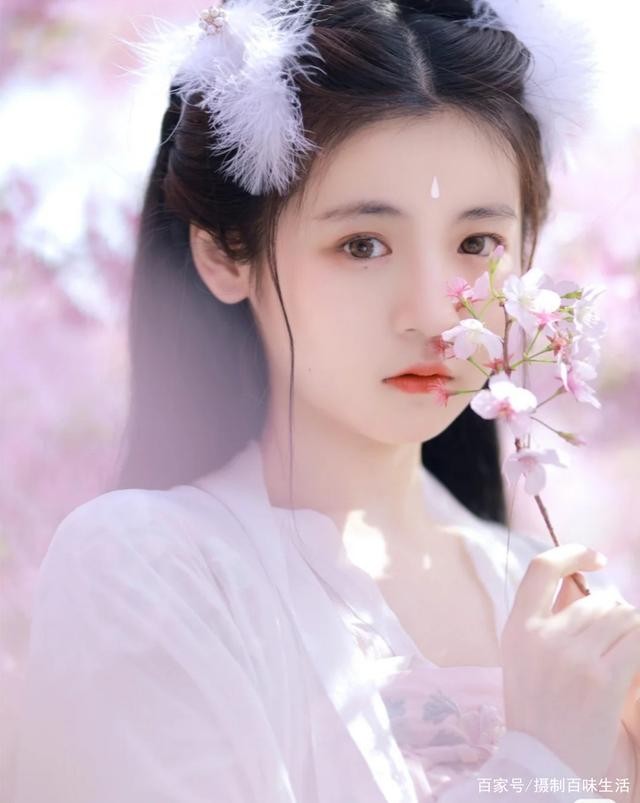 〔配乐诗朗诵〕女人颂歌 作者 原野(郑州)朗诵 安妮波 周刚【冰心文化传媒】制作 冰心(图9)