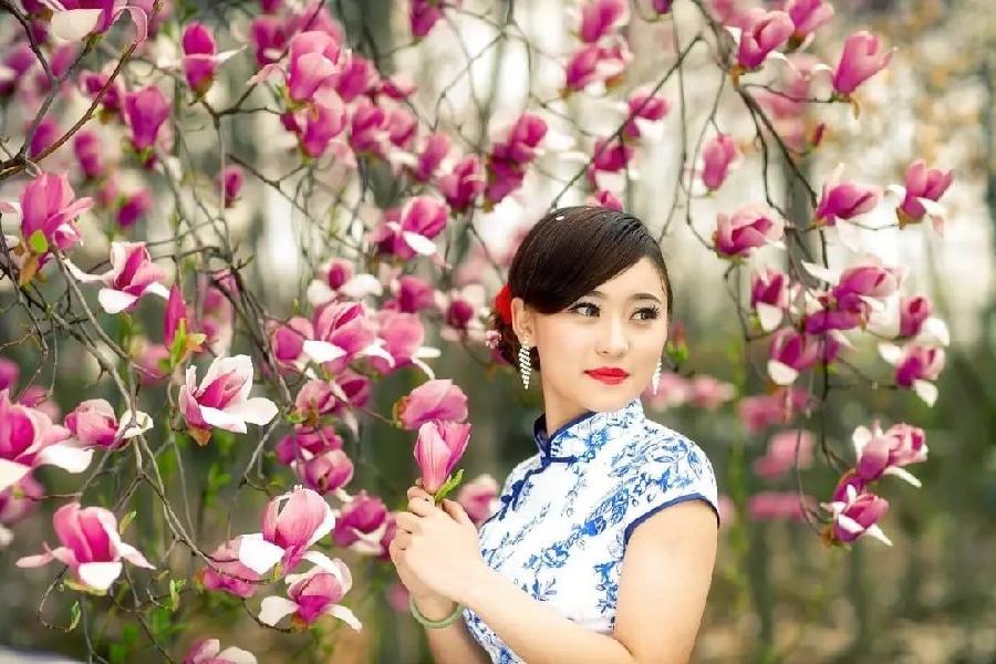 〔配乐诗朗诵〕女人颂歌 作者 原野(郑州)朗诵 安妮波 周刚【冰心文化传媒】制作 冰心(图12)